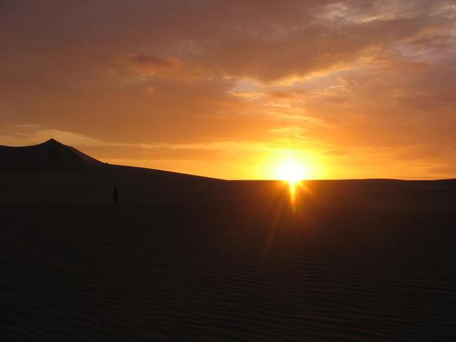 Wüste an der Küste von Peru bei Huacachina