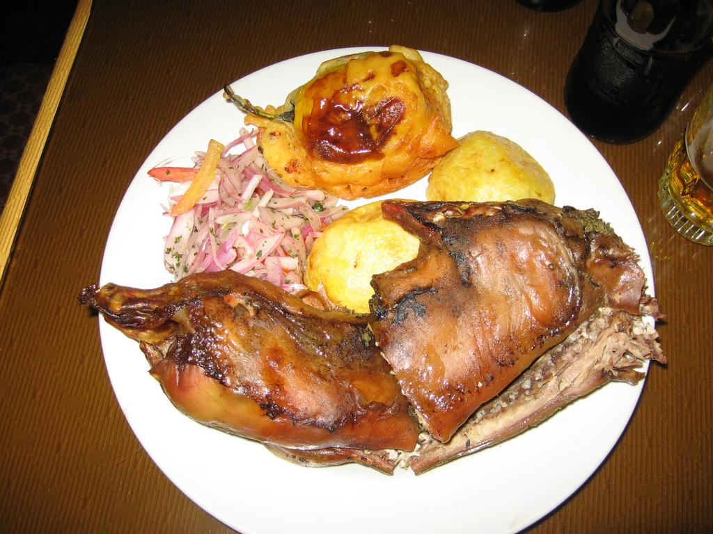 das peruanische Nationalgericht: cuy - Meerschweinchen