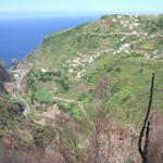 grünes Janela-Tal und Blick auf den Atlantik