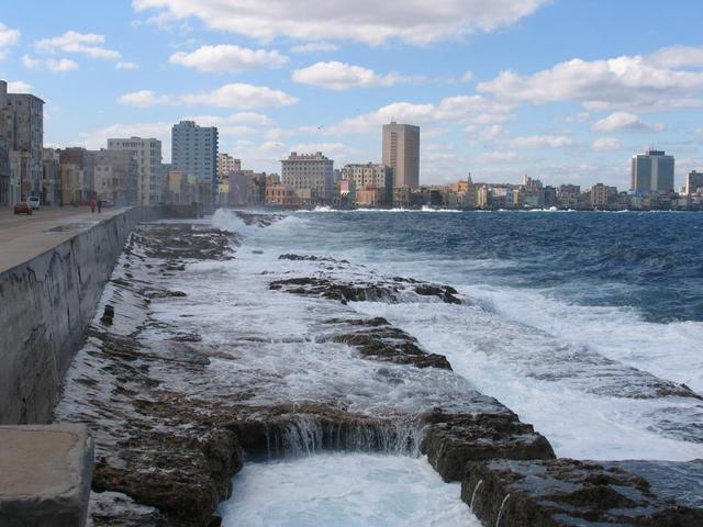 der Malecon - stürmischer Atlantik