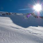 Strahlender Sonnenschein auf dem Weg zum Elbrussattel
